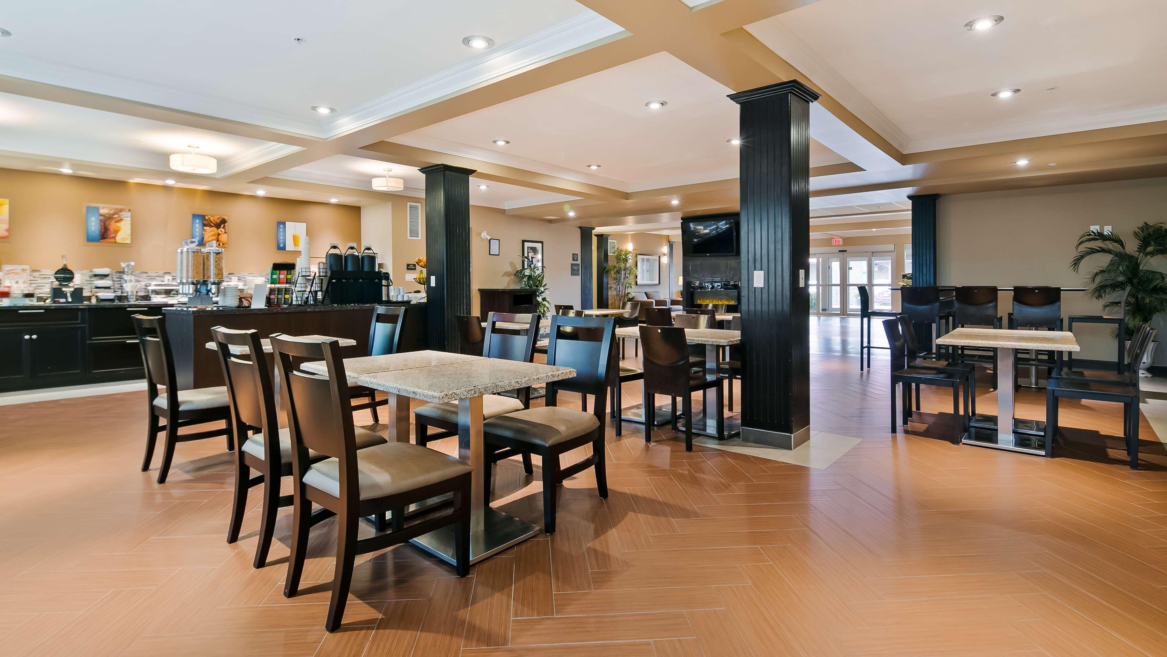 Best Western Plus Peace River Hotel & Suites Zewnętrze zdjęcie