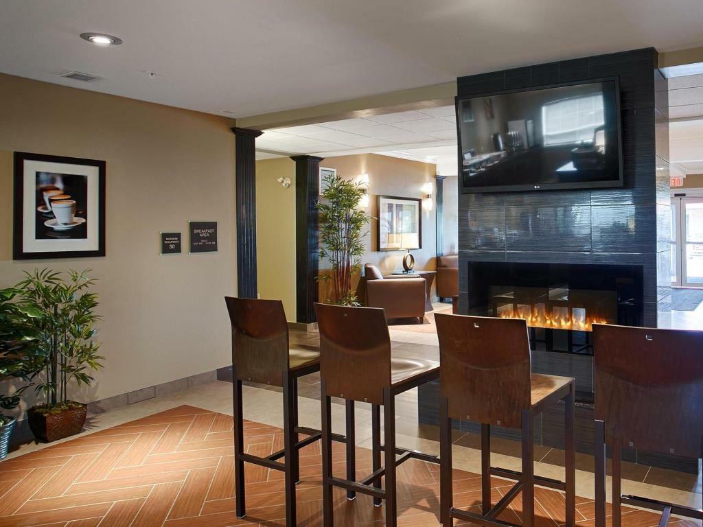 Best Western Plus Peace River Hotel & Suites Zewnętrze zdjęcie